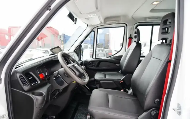IVECO DAILY 35-160 / WYWROTKA / BRYGADÓWKA - 6 MIEJSC  / BLIŹNIAK / MANUAL / 2023 R / SPROWADZONY 