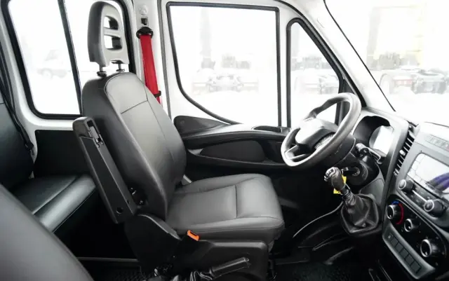 IVECO DAILY 35-160 / WYWROTKA / BRYGADÓWKA - 6 MIEJSC  / BLIŹNIAK / MANUAL / 2023 R / SPROWADZONY 