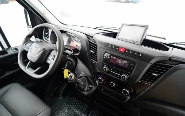 IVECO DAILY 35-160 / WYWROTKA / BRYGADÓWKA - 6 MIEJSC  / BLIŹNIAK / MANUAL / 2023 R / SPROWADZONY 