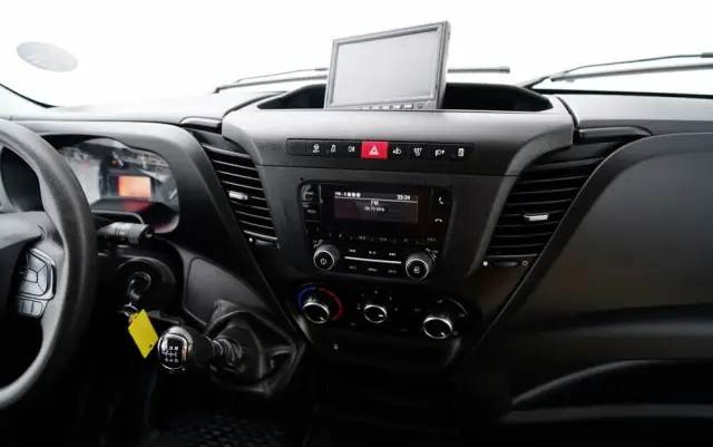 IVECO DAILY 35-160 / WYWROTKA / BRYGADÓWKA - 6 MIEJSC  / BLIŹNIAK / MANUAL / 2023 R / SPROWADZONY 