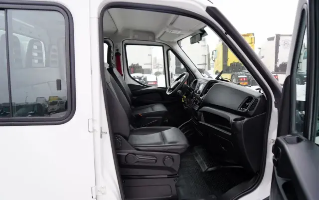 IVECO DAILY 35-160 / WYWROTKA / BRYGADÓWKA - 6 MIEJSC  / BLIŹNIAK / MANUAL / 2023 R / SPROWADZONY 