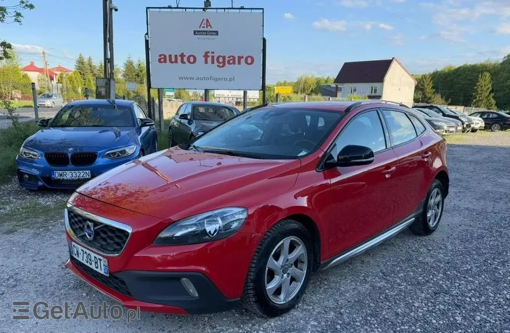 VOLVO V40 