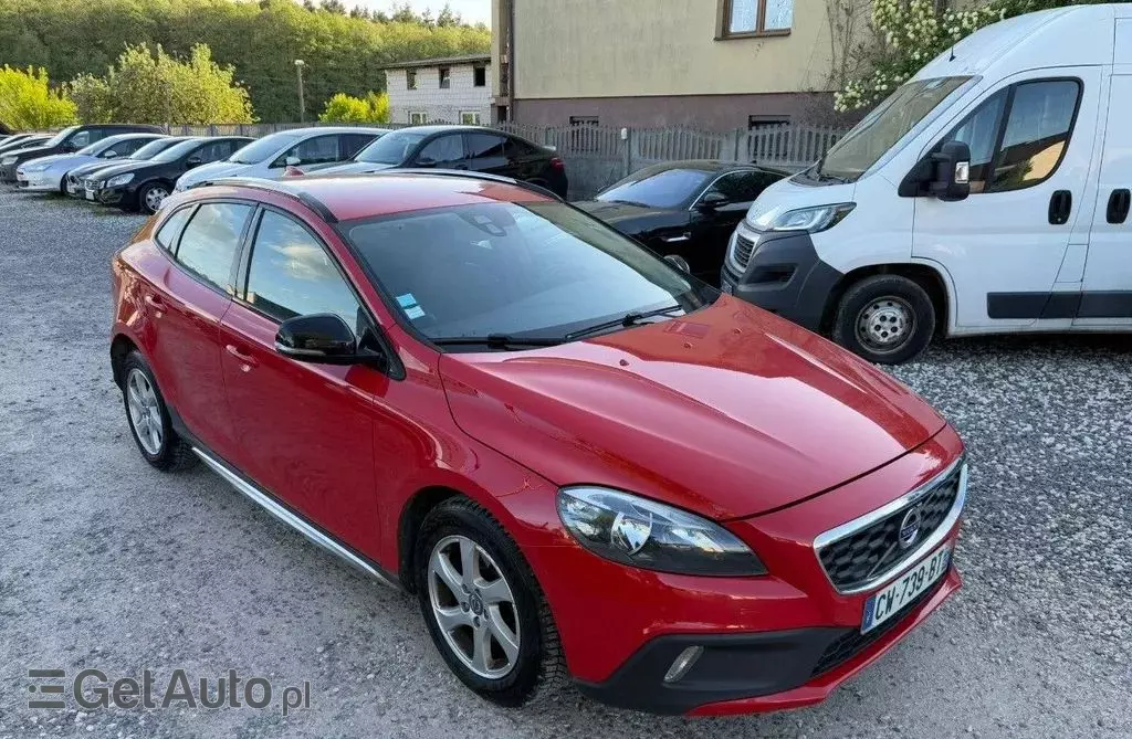 VOLVO V40 