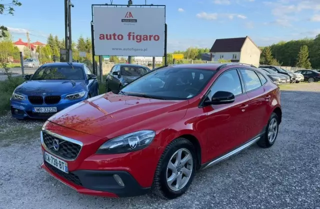 VOLVO V40 