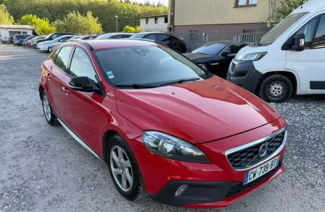 VOLVO V40 