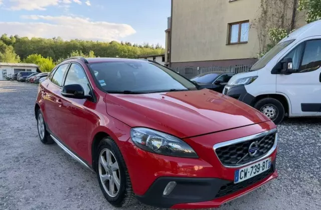 VOLVO V40 