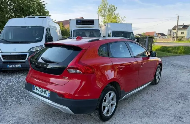 VOLVO V40 