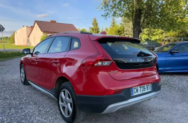 VOLVO V40 