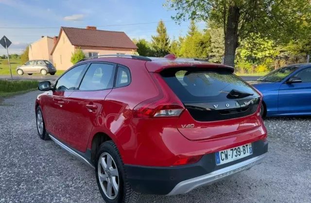VOLVO V40 