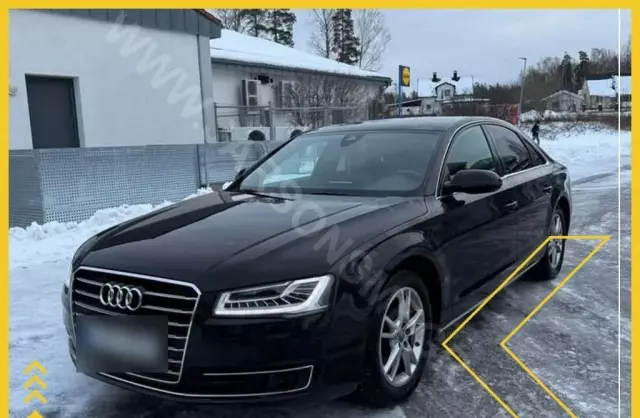 AUDI A8 