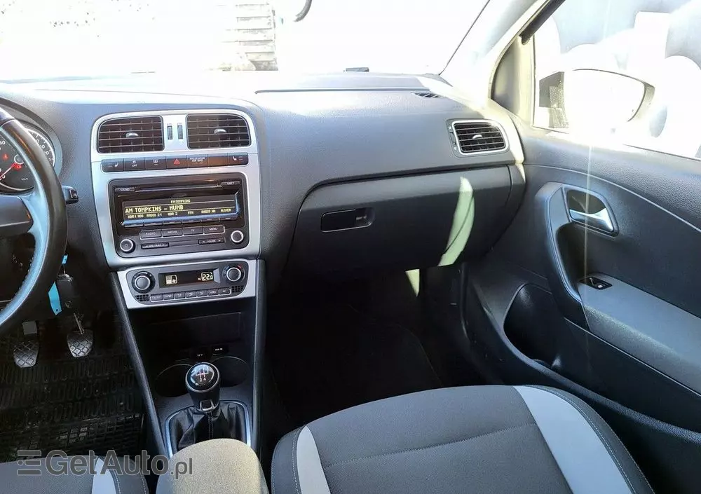 VOLKSWAGEN Polo 