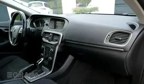 VOLVO V40 Cross Country 