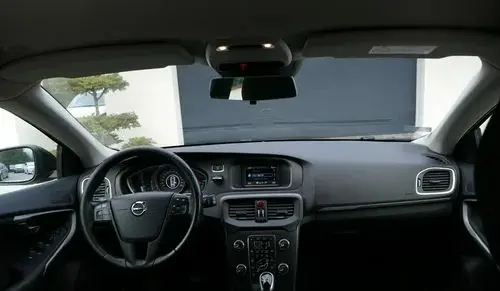 VOLVO V40 Cross Country 