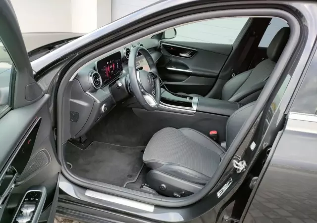 MERCEDES-BENZ Klasa C 220 d 4Matic T 9G-TRONIC Avantgarde
