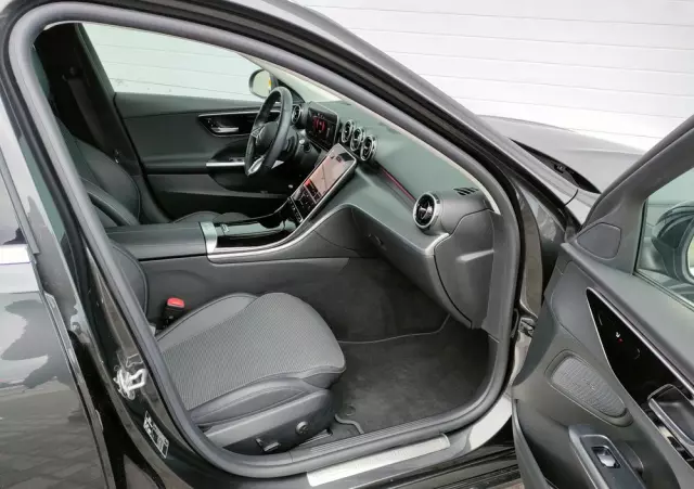 MERCEDES-BENZ Klasa C 220 d 4Matic T 9G-TRONIC Avantgarde