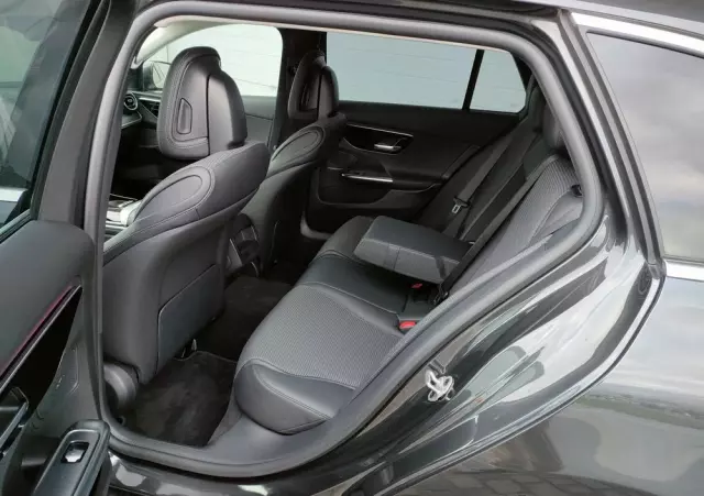 MERCEDES-BENZ Klasa C 220 d 4Matic T 9G-TRONIC Avantgarde