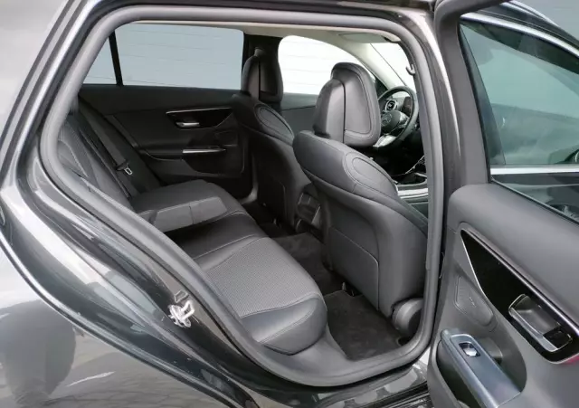 MERCEDES-BENZ Klasa C 220 d 4Matic T 9G-TRONIC Avantgarde