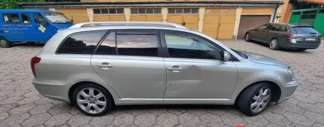 TOYOTA Avensis 