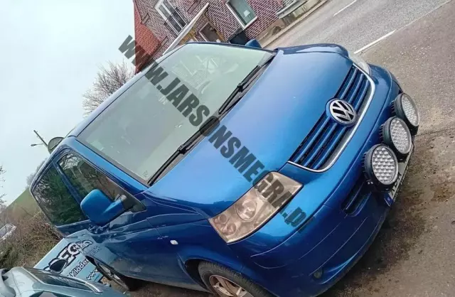 VOLKSWAGEN Caravelle 