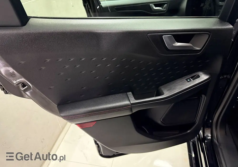 FORD Kuga 2.0 TDCi 2x4 ST-Line