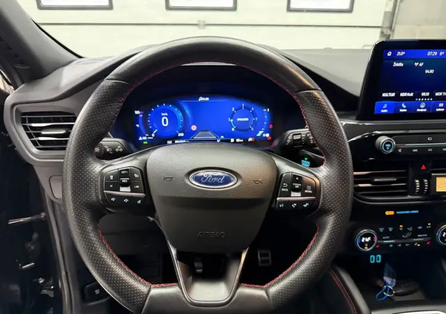 FORD Kuga 2.0 TDCi 2x4 ST-Line