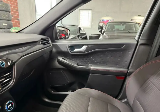 FORD Kuga 2.0 TDCi 2x4 ST-Line