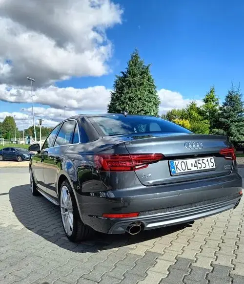 AUDI A4 