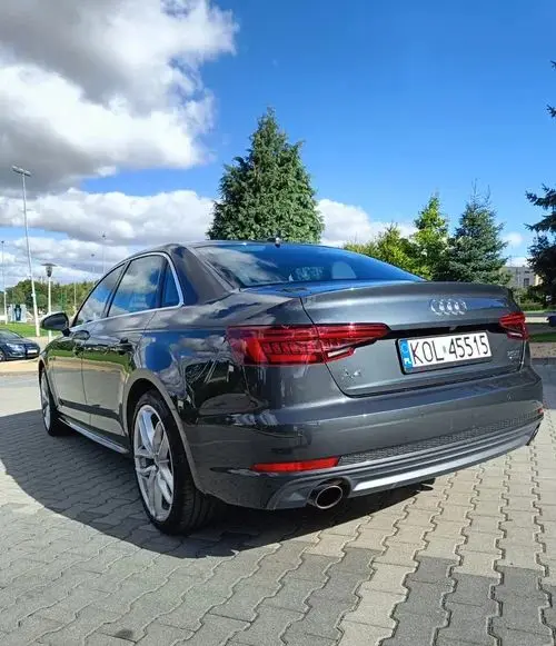 AUDI A4 