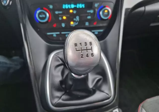 FORD Kuga 1.5 EcoBoost 2x4 ST-Line