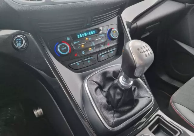 FORD Kuga 1.5 EcoBoost 2x4 ST-Line