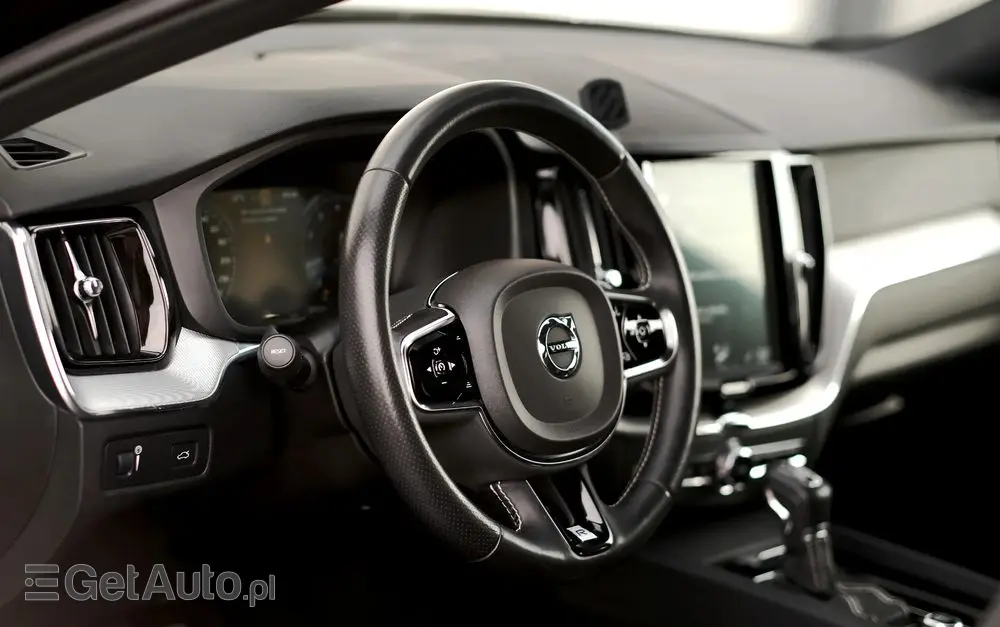 VOLVO XC 60 T6 AWD Geartronic RDesign