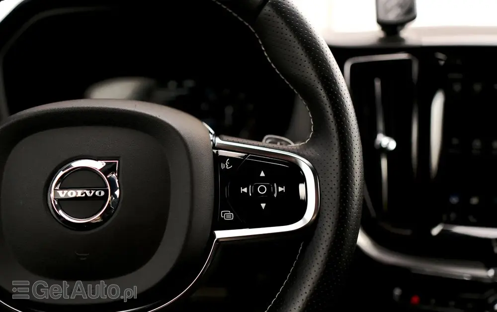 VOLVO XC 60 T6 AWD Geartronic RDesign