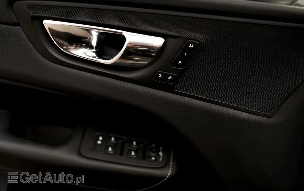 VOLVO XC 60 T6 AWD Geartronic RDesign