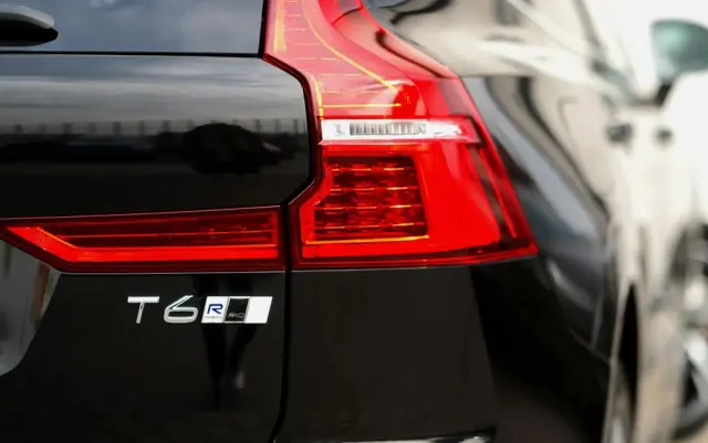 VOLVO XC 60 T6 AWD Geartronic RDesign