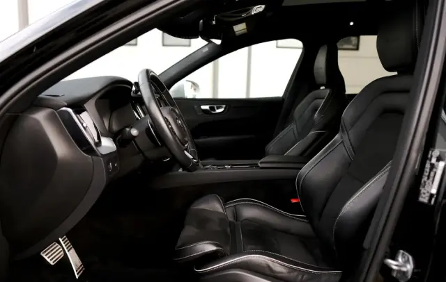 VOLVO XC 60 T6 AWD Geartronic RDesign