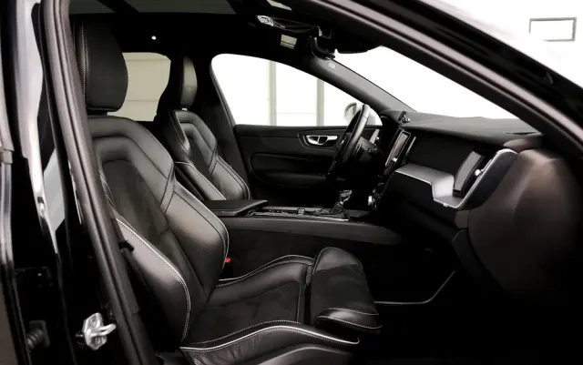 VOLVO XC 60 T6 AWD Geartronic RDesign