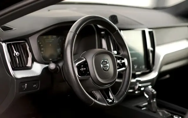 VOLVO XC 60 T6 AWD Geartronic RDesign