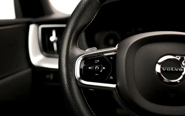 VOLVO XC 60 T6 AWD Geartronic RDesign