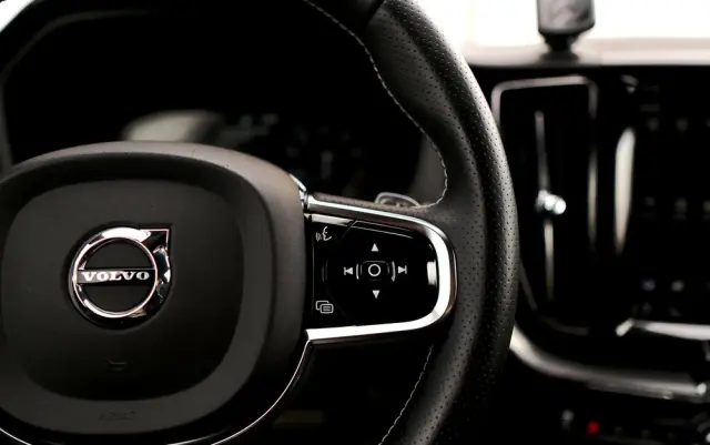 VOLVO XC 60 T6 AWD Geartronic RDesign