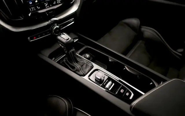 VOLVO XC 60 T6 AWD Geartronic RDesign