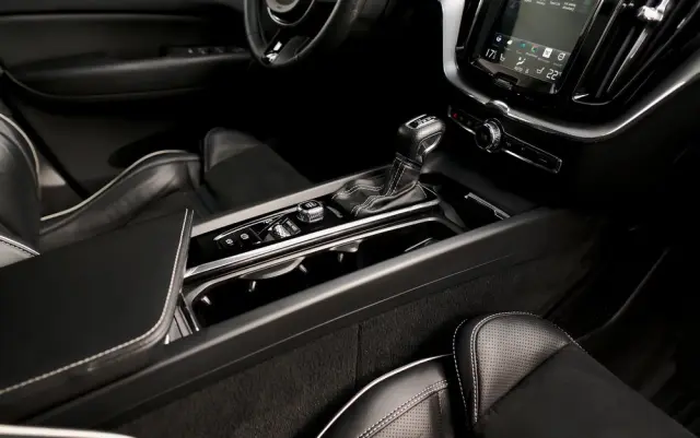 VOLVO XC 60 T6 AWD Geartronic RDesign