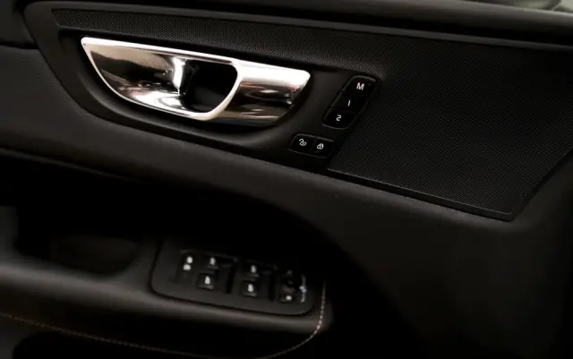 VOLVO XC 60 T6 AWD Geartronic RDesign