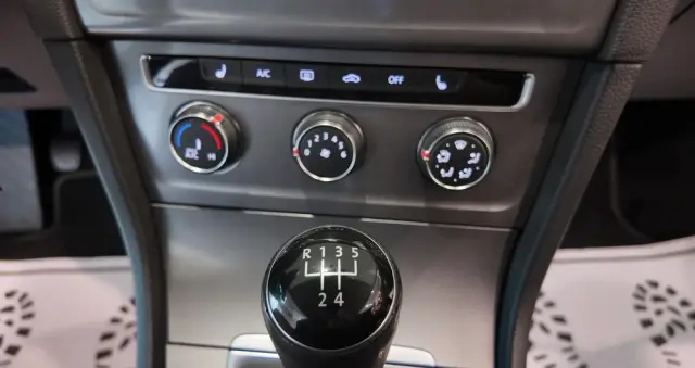 VOLKSWAGEN Golf 1.6 TDI BlueMotion Technology Cup