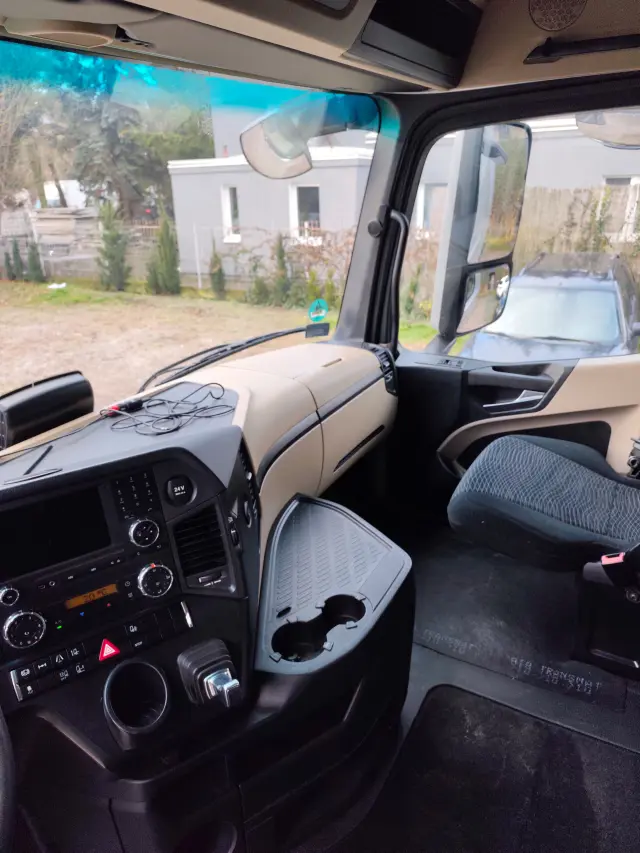 MERCEDES-BENZ Actros 