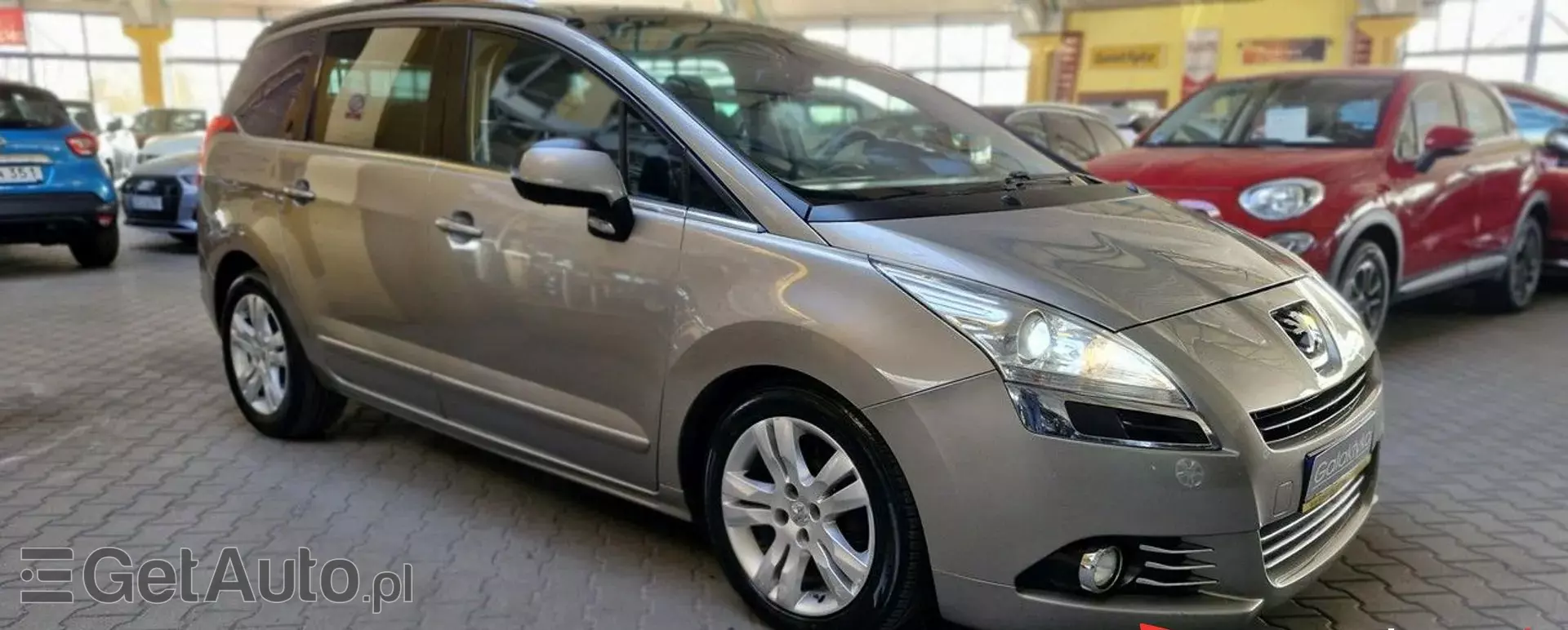 PEUGEOT 5008 