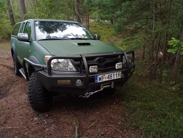 TOYOTA Hilux  2.5 D-4D SR5