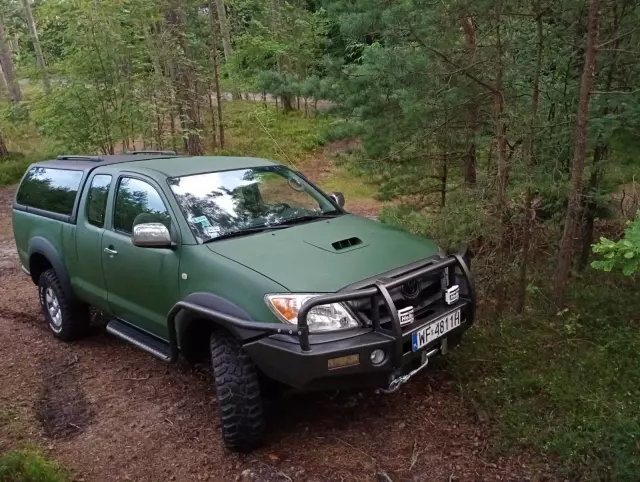 TOYOTA Hilux  2.5 D-4D SR5