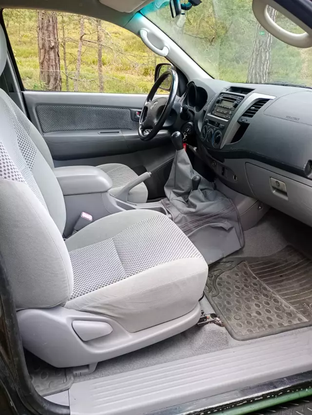 TOYOTA Hilux  2.5 D-4D SR5