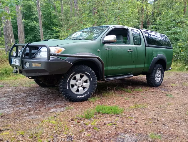 TOYOTA Hilux  2.5 D-4D SR5