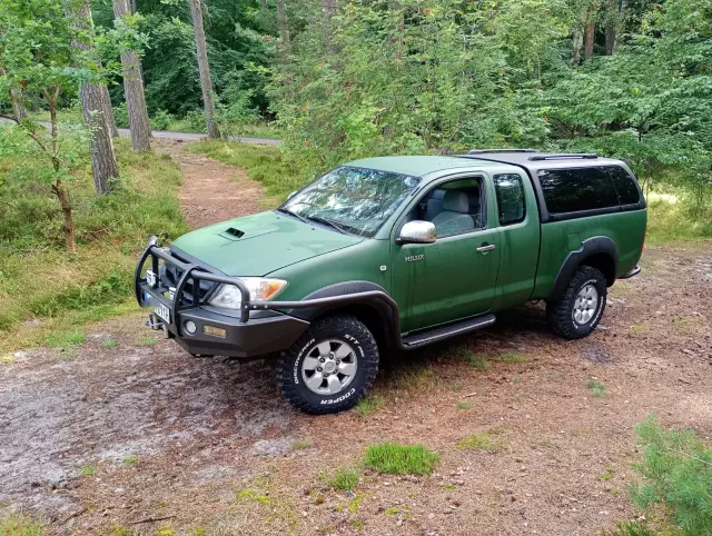 TOYOTA Hilux  2.5 D-4D SR5